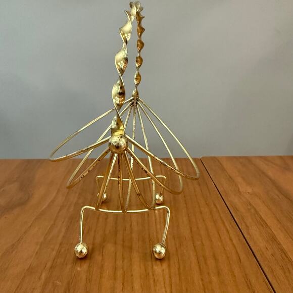 Brass Footed Wire Basket Twist Handle 5.5” x 6.5” - Picture 3 of 8